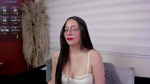 Snapshot of mia_quinn__ chatting on June 2026 07:35:01 PM mia_quinn__ online show from June 2026 07:35:01 PM