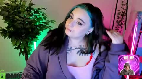 Mia online show from March 2026 01:11:01 AM