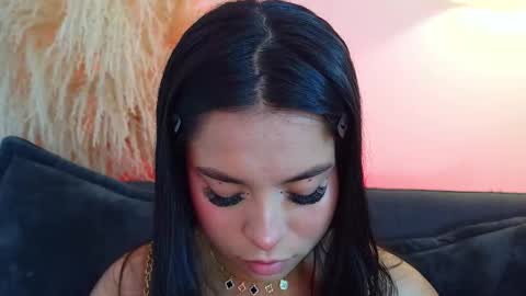 Mia online show from March 2026 07:06:02 PM