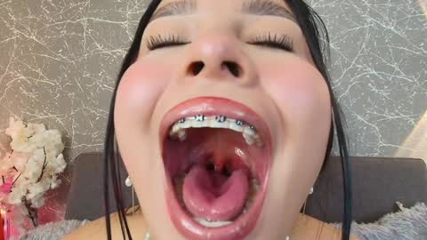 Snapshot of mia_roux13 chatting on January 2025 09:17:01 PM Mia Roux online show from January 2025 09:17:01 PM