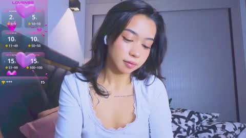 Mia online show from October 2025 08:05:01 PM