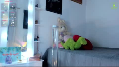 Mia  online show from November 2025 02:21:01 AM