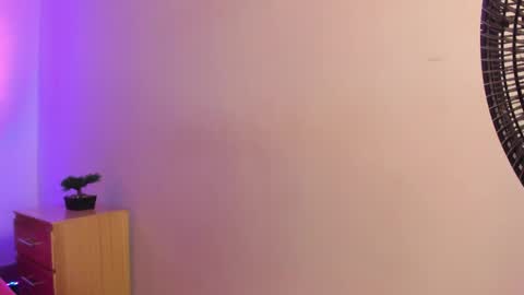 Snapshot of mia_sweetie1 chatting on May 2026 08:18:01 PM mia_sweetie1 online show from May 2026 08:18:01 PM
