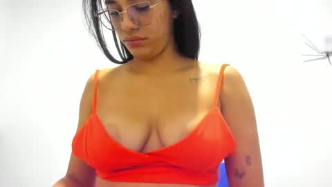 Snapshot of mia_tayllor2 chatting on September 2025 11:28:01 PM Mia and Devin online show from September 2025 11:28:01 PM