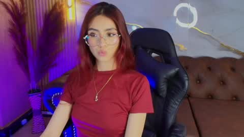 Mia online show from October 2025 01:52:02 PM