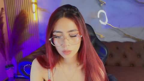 Mia online show from October 2025 01:59:02 PM