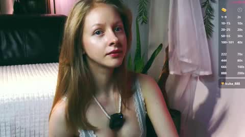 Mia online show from October 2025 03:24:02 PM