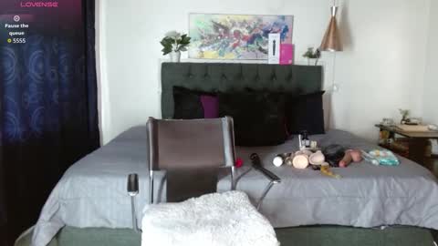 MIA  online show from October 2025 02:15:01 PM