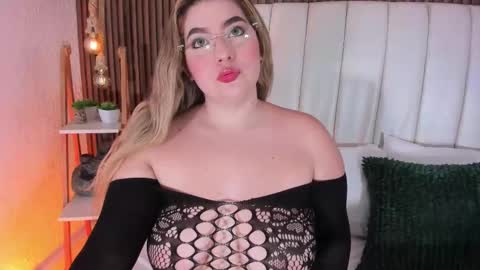 mia vixenn  online show from January 2026 11:07:01 PM