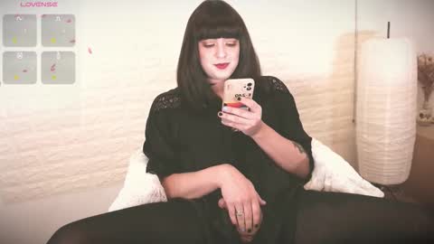 mia_wallase online show from September 2025 08:49:01 AM