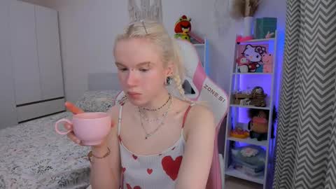 Snapshot of mia_waterlily chatting on February 2026 03:21:02 AM Mia online show from February 2026 03:21:02 AM