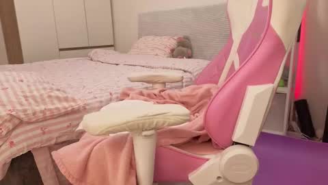 Snapshot of mia_waterlily chatting on March 2026 07:15:01 AM Mia online show from March 2026 07:15:01 AM