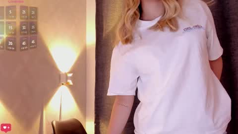 Mia White  online show from November 2025 12:51:02 PM