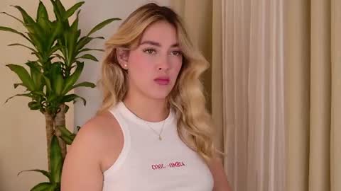 Mia White  online show from July 2026 02:41:01 PM