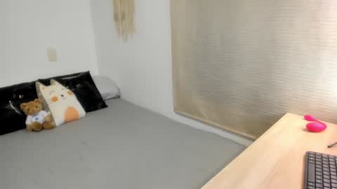 Mia   online show from January 2025 09:28:01 PM