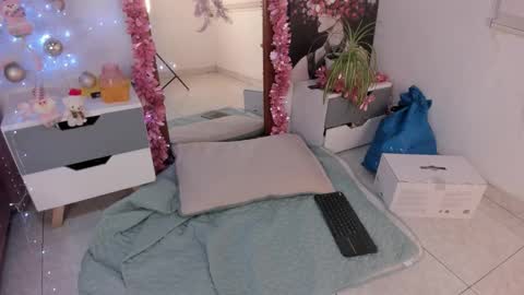 mia_zafir online show from December 2025 03:26:02 AM