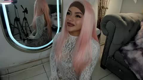 mia_zafir online show from April 2026 08:25:02 PM