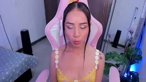Snapshot of miaa_06 chatting on March 2025 04:34:02 AM mia  nicolle online show from March 2025 04:34:02 AM