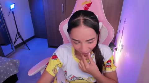 mia  nicolle online show from January 2026 02:15:01 AM