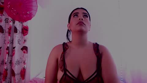 Mia online show from December 2024 02:19:02 PM