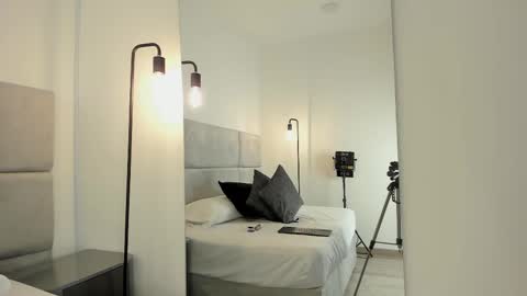 Mia  online show from February 2026 04:22:01 AM