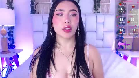 Mia online show from September 2025 11:42:01 AM