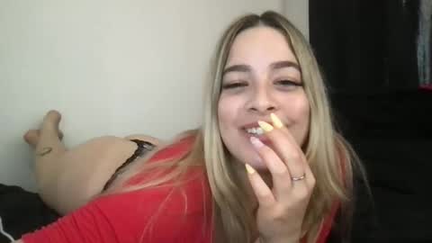 Mia Moji online show from November 2025 01:40:01 PM