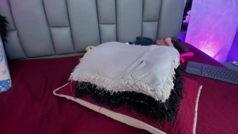 Mia online show from January 2025 12:09:01 PM