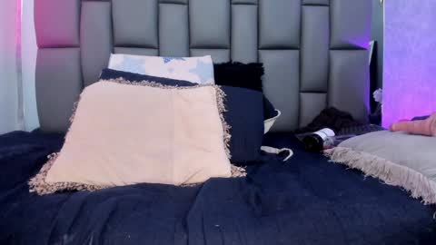 Mia online show from February 2025 06:07:01 PM