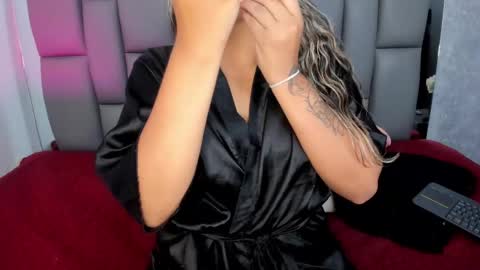 Mia online show from February 2025 12:03:02 PM