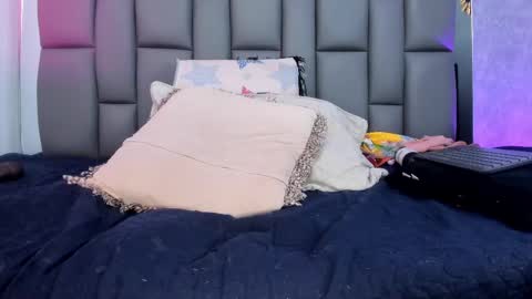 Mia online show from February 2025 03:15:02 PM