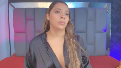 Mia online show from September 2025 12:08:02 PM