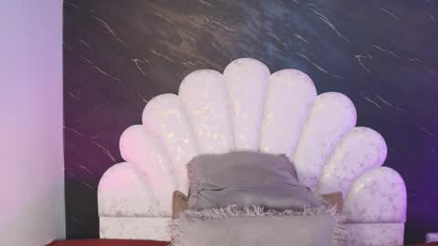 Mia online show from March 2026 12:10:01 PM