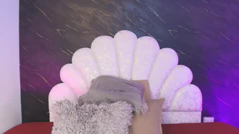 Mia online show from March 2026 12:08:01 PM