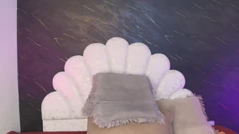 Mia online show from March 2026 12:10:02 PM