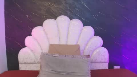 Mia online show from April 2026 12:10:01 PM