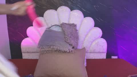 Mia online show from April 2026 12:11:02 PM