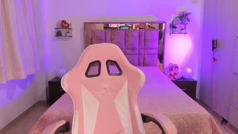 Mia  online show from February 2026 11:24:02 PM