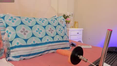 miaaffox online show from February 2026 07:58:02 PM