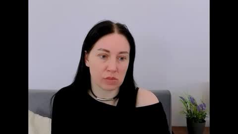 Mia online show from March 2026 04:17:02 PM