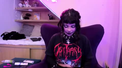 Mia online show from February 2025 06:40:02 PM