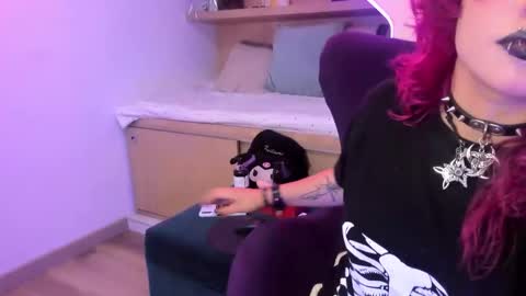 Mia online show from February 2025 12:47:01 PM