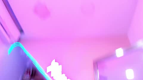 Mia online show from February 2025 03:40:01 PM