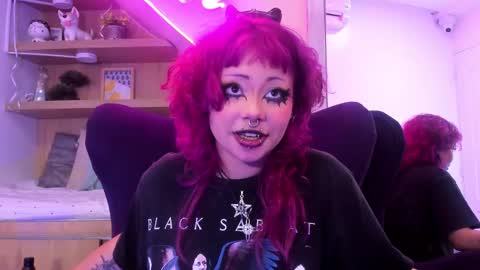 Mia online show from February 2025 06:45:01 PM