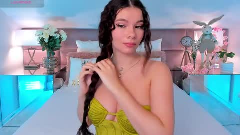 Mia online show from April 2026 07:11:02 PM