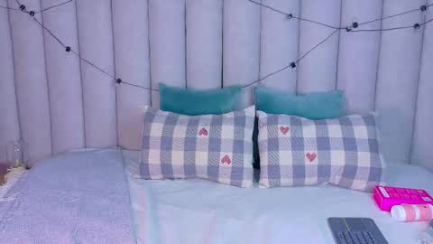 miaanderson__ online show from December 2025 07:41:02 PM