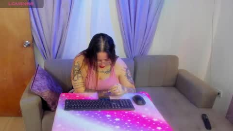Snapshot of miaandmolly_ chatting on April 2026 09:30:02 PM mia red hair molly short hair online show from April 2026 09:30:02 PM