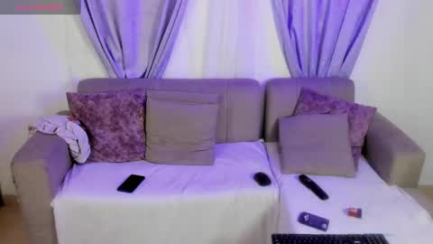Snapshot of miaandmolly_ chatting on May 2026 01:43:02 AM mia red hair molly short hair online show from May 2026 01:43:02 AM