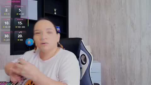 Im Miss Mia online show from December 2025 07:43:02 PM