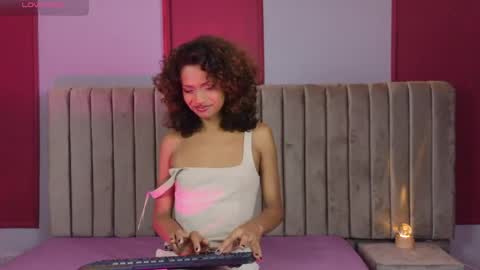 Snapshot of miablanc_cr chatting on April 2026 11:43:01 AM MIABLANC CR online show from April 2026 11:43:01 AM